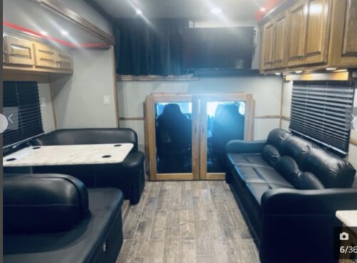 2022 Peterbilt 379 5150 Toterhome, 41K Miles, X-15 Cummins 565HP, 18 Speed Automatic, Awesome Coach - Image 15